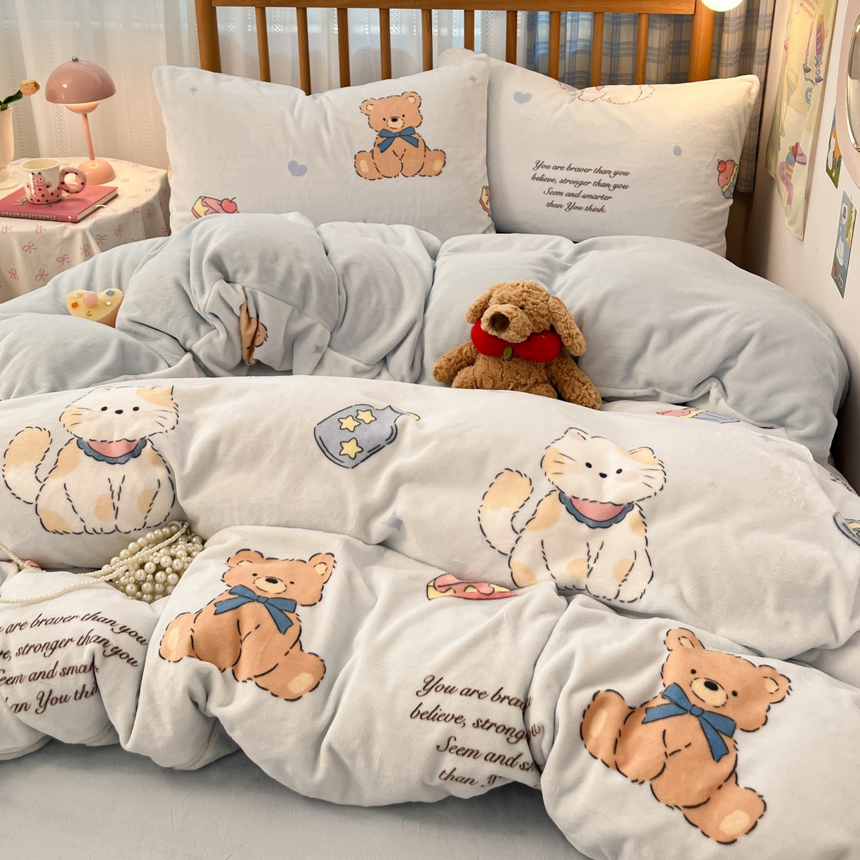 91家纺网 家纺一手货源 找家纺 蓝极人 2025新款牛奶绒印花四件套 D星喵萌熊甜梦园