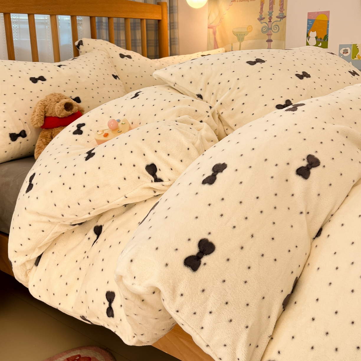 91家纺网 家纺一手货源 找家纺 蓝极人 2025新款牛奶绒印花四件套 D波点叠影