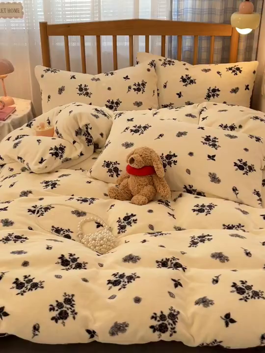 91家纺网 家纺一手货源 找家纺 蓝极人 2025新款牛奶绒印花四件套 D花汐