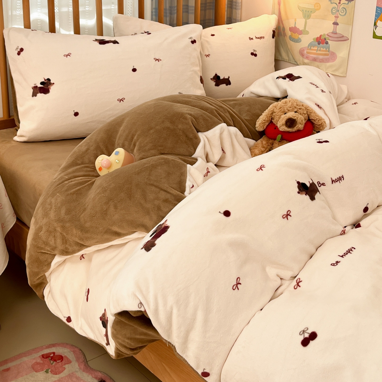 91家纺网 家纺一手货源 找家纺 蓝极人 2025新款牛奶绒印花四件套 D绯色腊肠趣