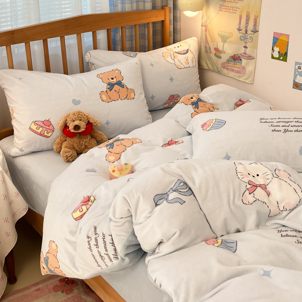 91家纺网 家纺一手货源 找家纺 酱子 2025新款牛奶绒印花四件套 D星喵萌熊甜梦园