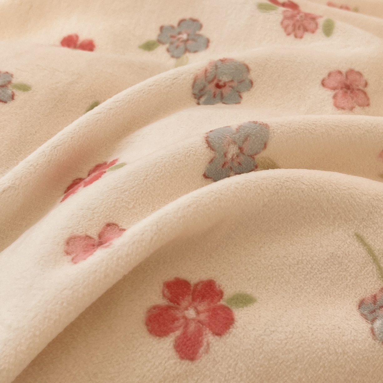 91家纺网 家纺一手货源 找家纺 酱子 2025新款牛奶绒印花四件套 D碎花喵喵