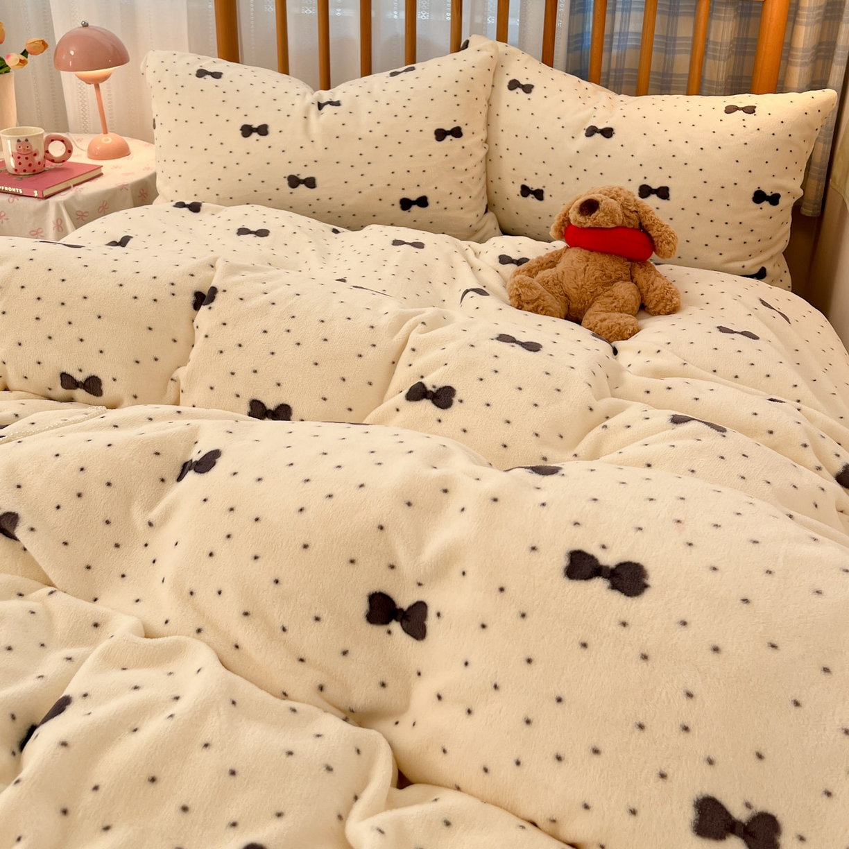 91家纺网 家纺一手货源 找家纺 酱子 2025新款牛奶绒印花四件套 D波点叠影