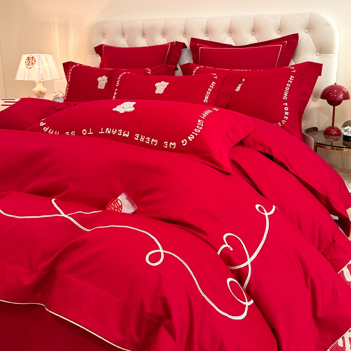 91家纺网 家纺一手货源 找家纺 置顶家纺 2025新款亲肤刺绣婚庆磨毛四件套 恩爱-大红