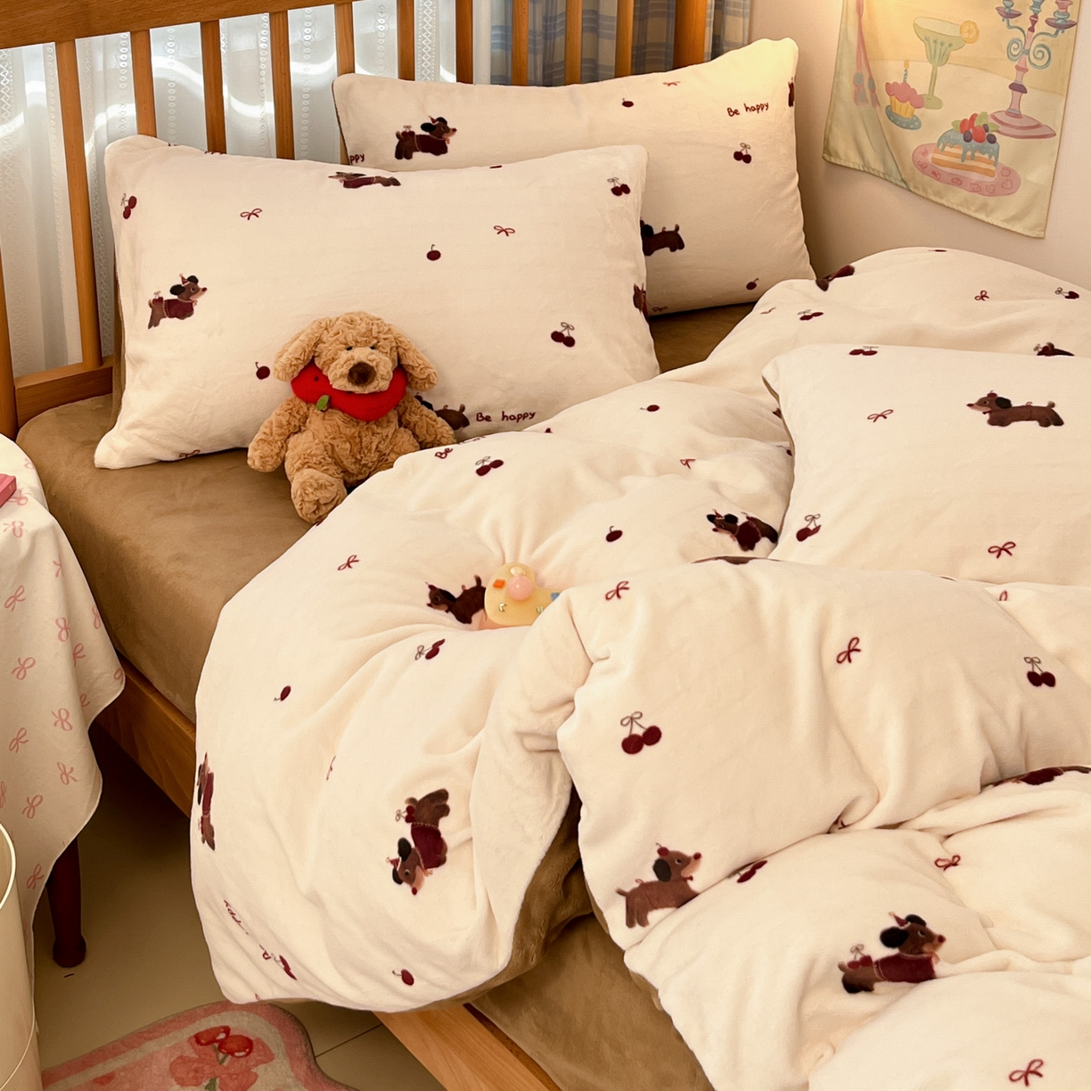 91家纺网 家纺一手货源 找家纺 酱子 2025新款牛奶绒印花四件套 D绯色腊肠趣