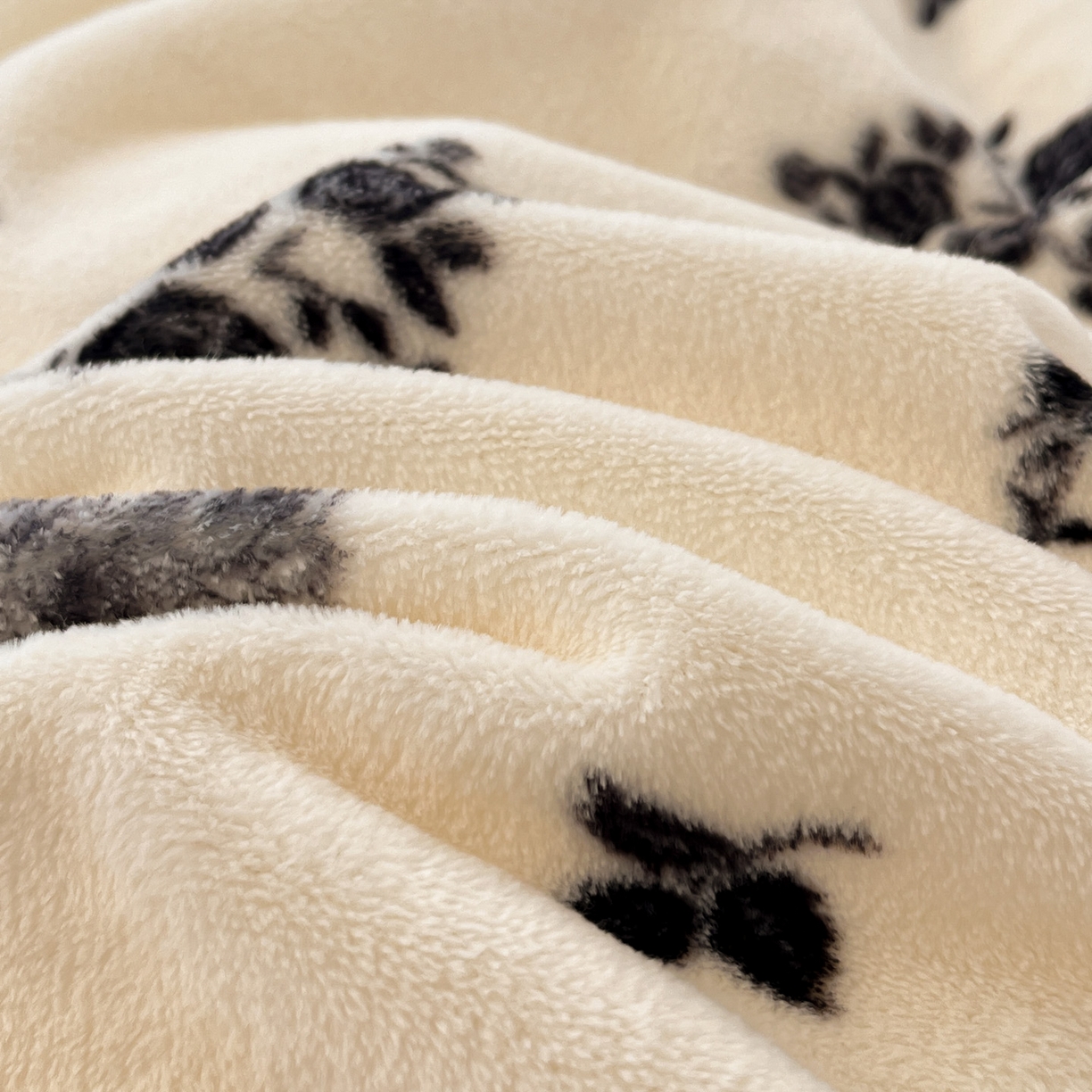 91家纺网 家纺一手货源 找家纺 酱子 2025新款牛奶绒印花四件套 D花汐