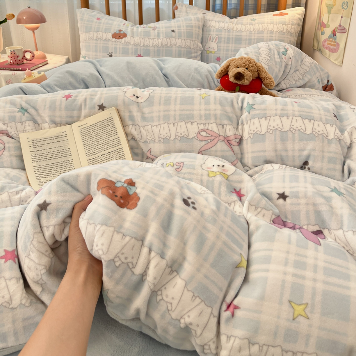 91家纺网 家纺一手货源 找家纺 酱子 2025新款牛奶绒印花四件套 D蕾丝萌境