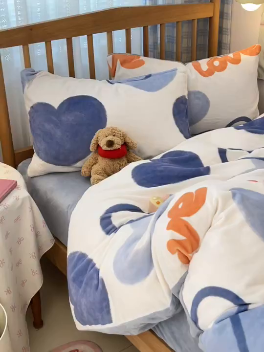 91家纺网 家纺一手货源 找家纺 酱子 2025新款牛奶绒印花四件套 D爱心絮语