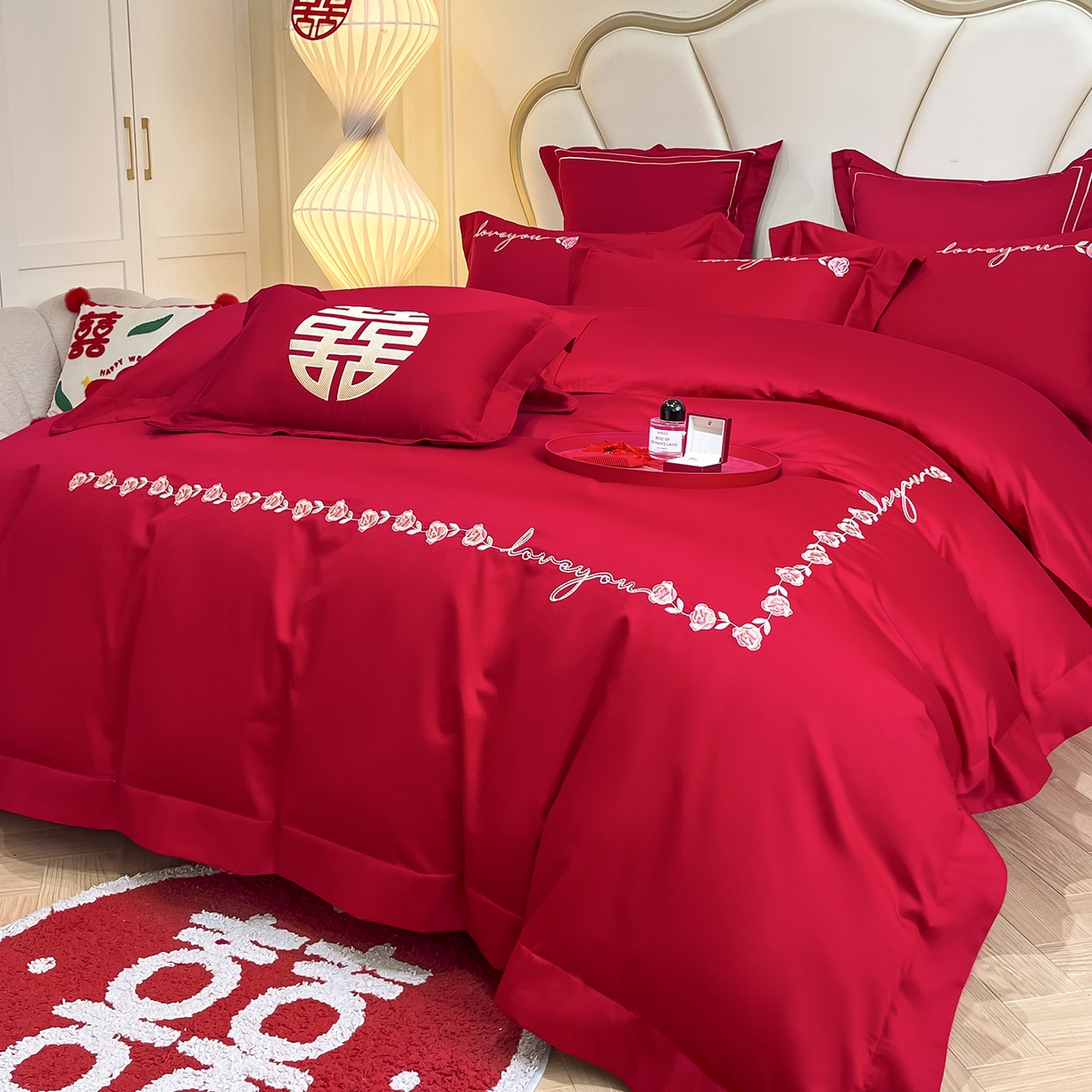 91家纺网 家纺一手货源 找家纺 置顶家纺 2025新款亲肤刺绣婚庆磨毛四件套 佳偶天成-大红