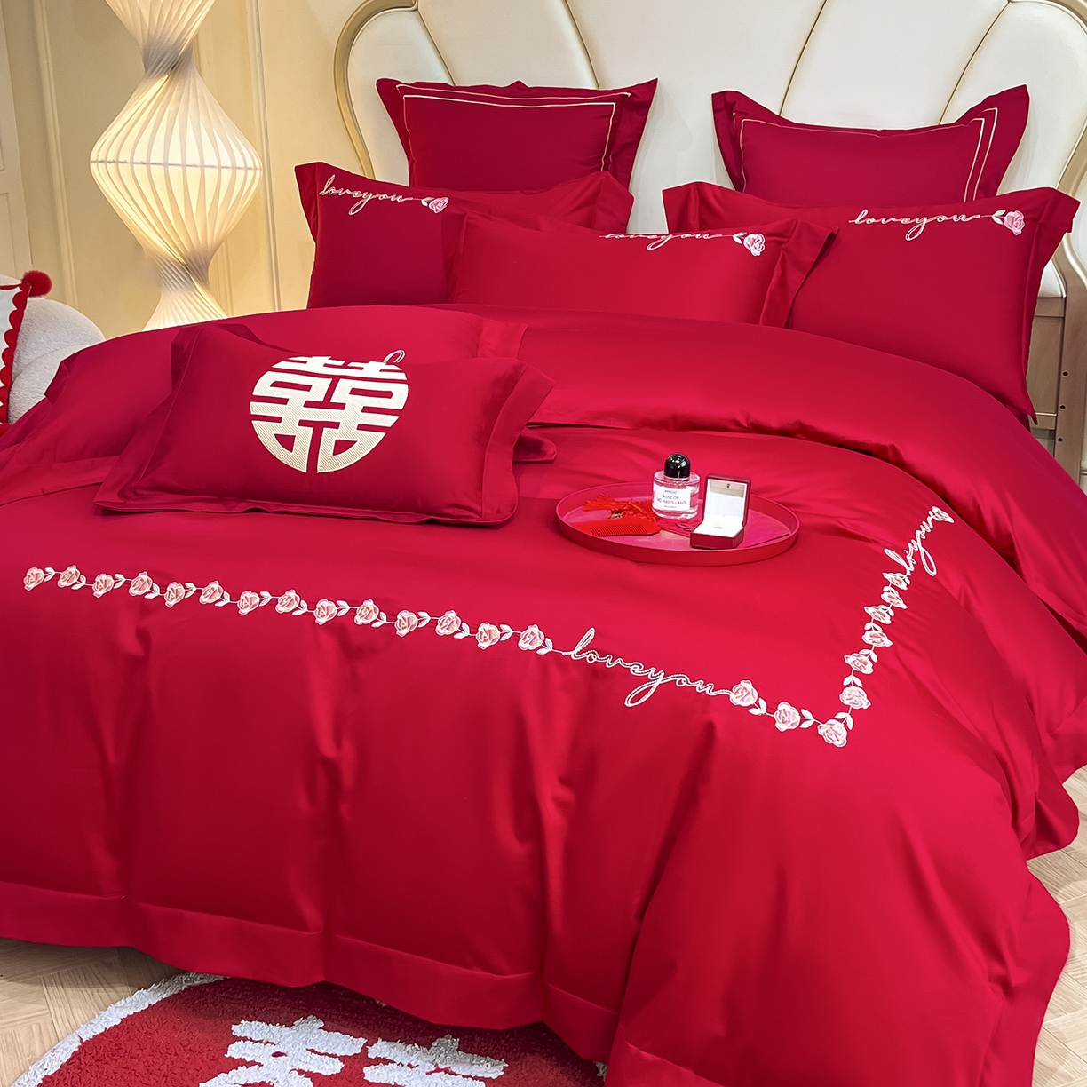 91家纺网 家纺一手货源 找家纺 置顶家纺 2025新款亲肤刺绣婚庆磨毛四件套 佳偶天成-大红