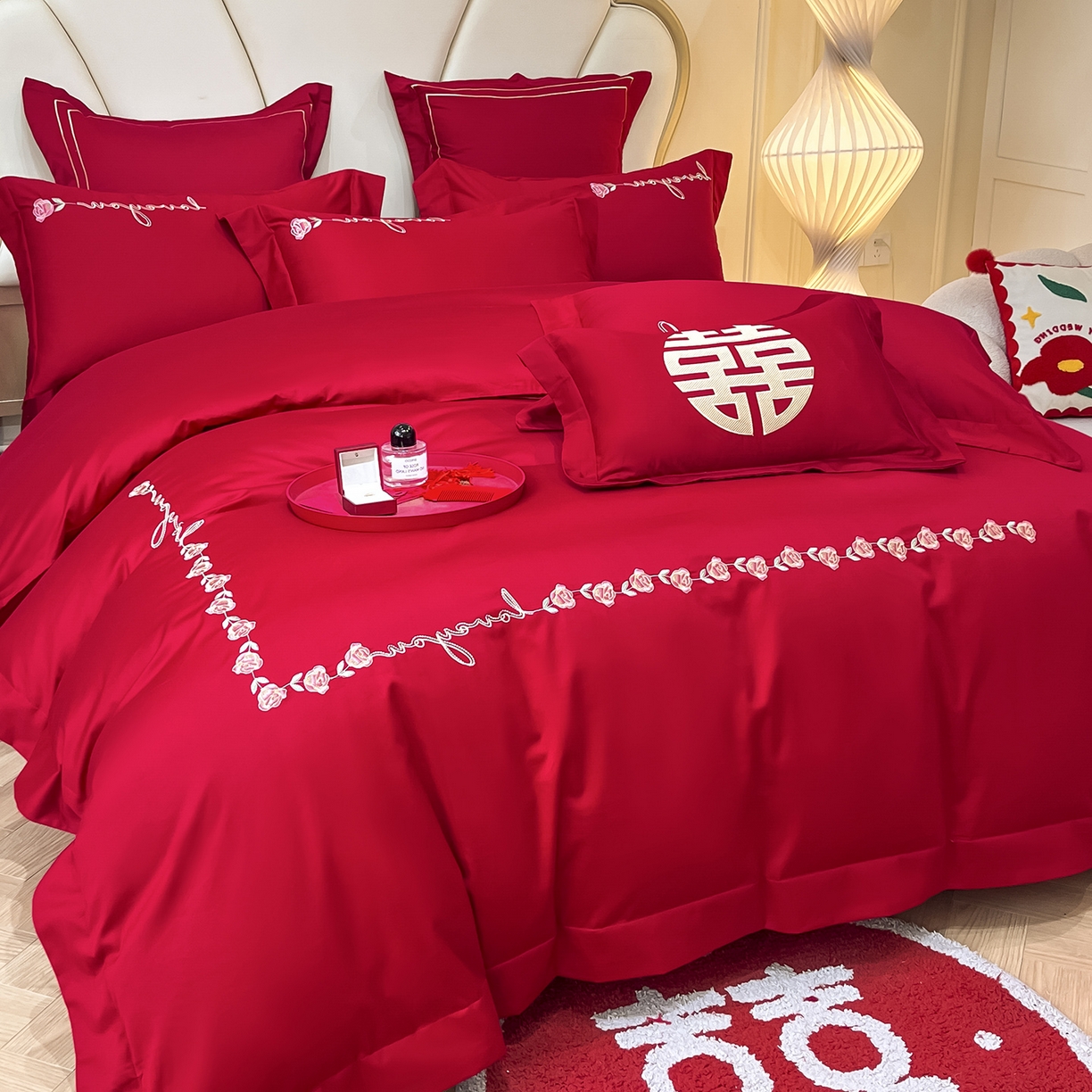 91家纺网 家纺一手货源 找家纺 置顶家纺 2025新款亲肤刺绣婚庆磨毛四件套 佳偶天成-大红