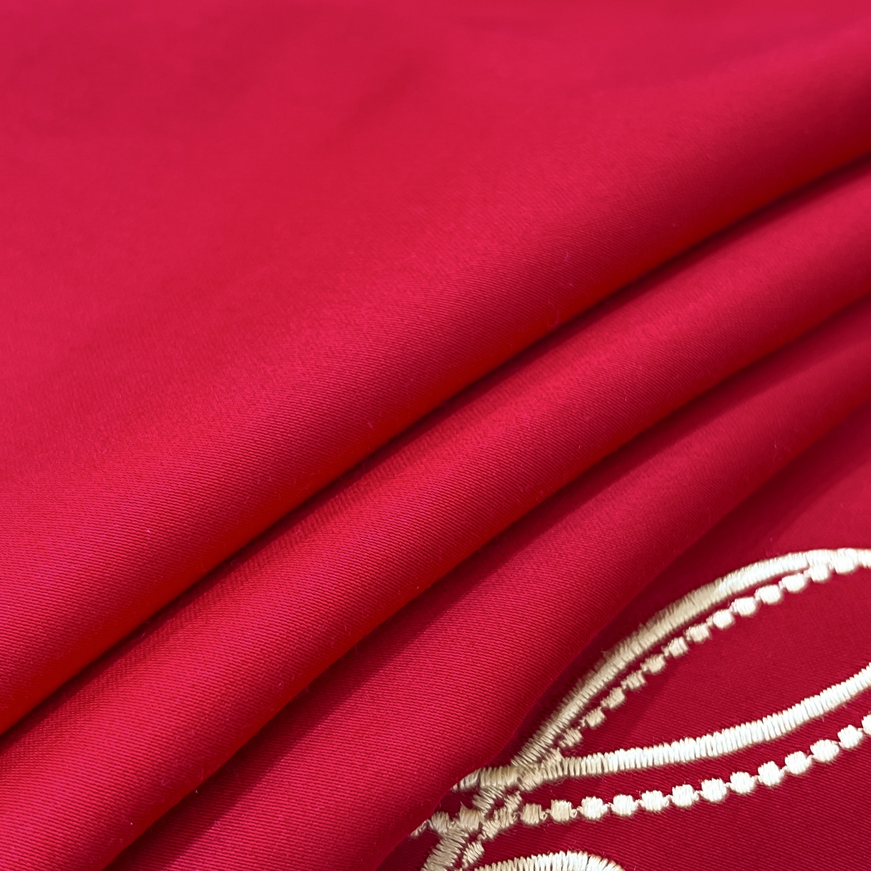 91家纺网 家纺一手货源 找家纺 置顶家纺 2025新款亲肤刺绣婚庆磨毛四件套 佳偶天成-大红