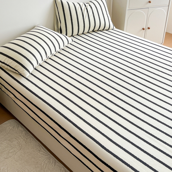 91家纺网 家纺一手货源 找家纺 感遇 2025新款全棉磨毛A类床单床笠三件套 黑条纹