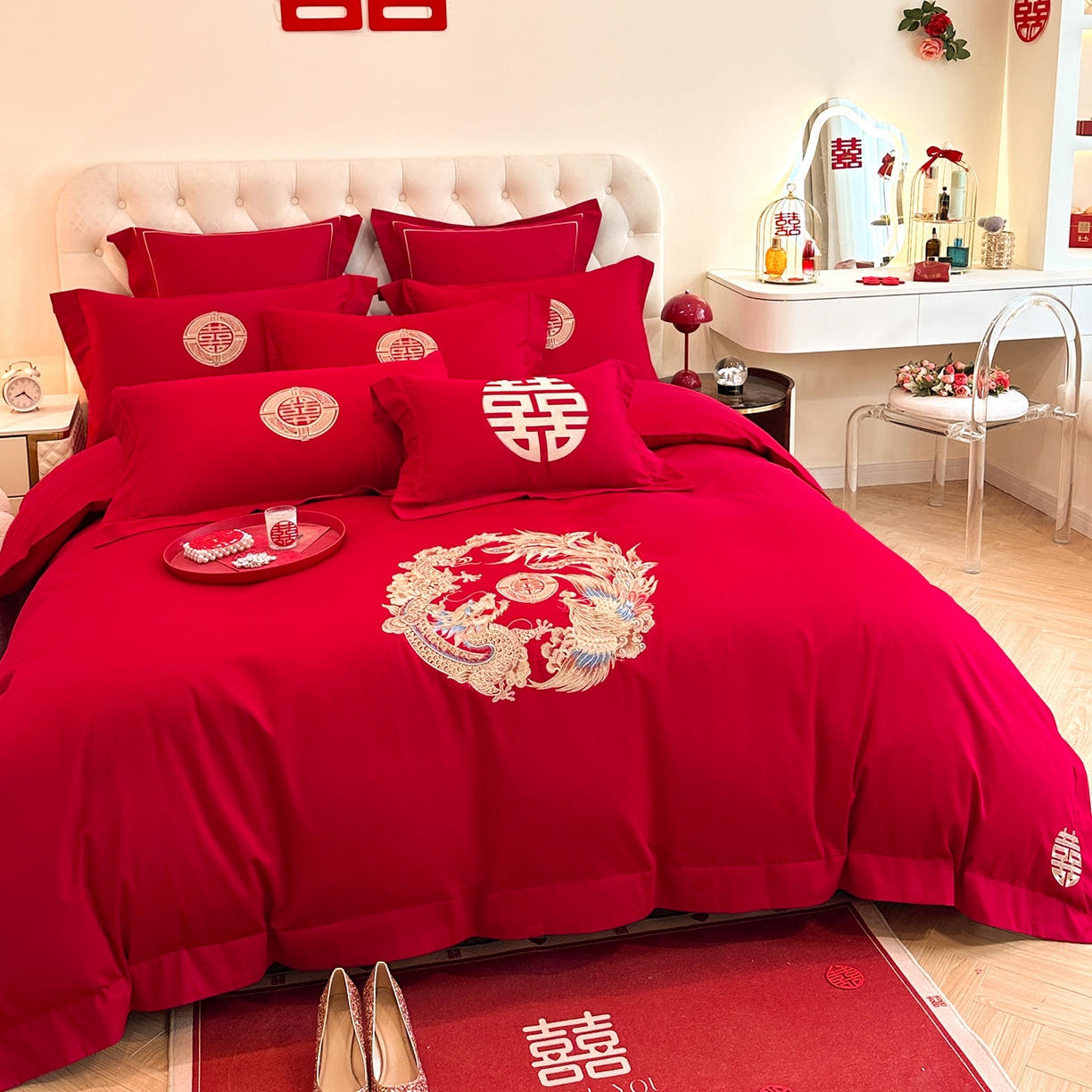 91家纺网 家纺一手货源 找家纺 置顶家纺 2025新款亲肤刺绣婚庆磨毛四件套 龙华凤贵-大红