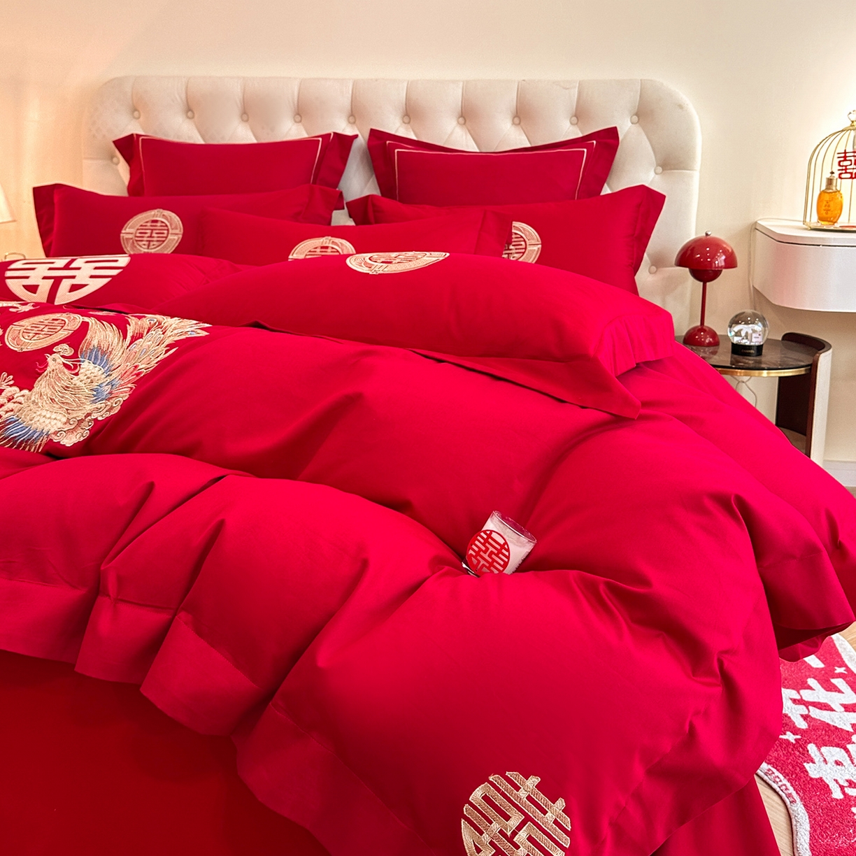 91家纺网 家纺一手货源 找家纺 置顶家纺 2025新款亲肤刺绣婚庆磨毛四件套 龙华凤贵-大红