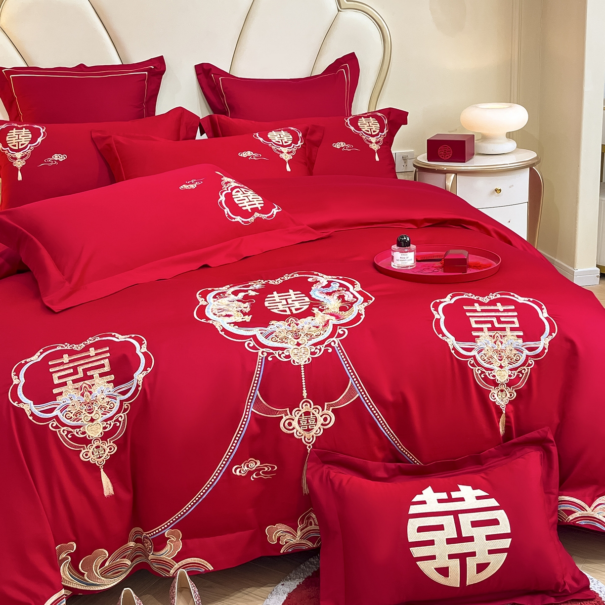 91家纺网 家纺一手货源 找家纺 置顶家纺 2025新款亲肤刺绣婚庆磨毛四件套 龙章凤姿-大红