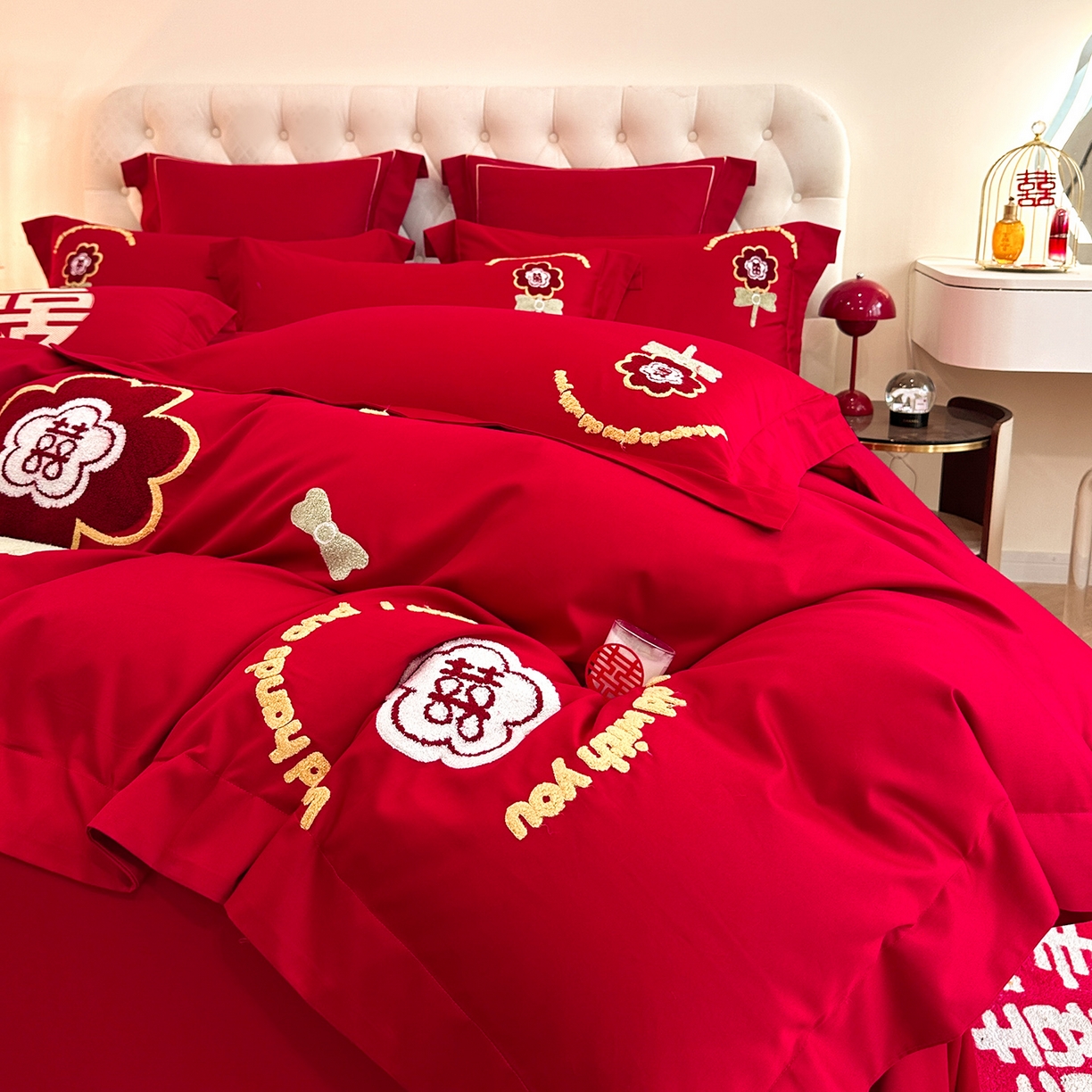 91家纺网 家纺一手货源 找家纺 置顶家纺 2025新款亲肤刺绣婚庆磨毛四件套 美合-大红