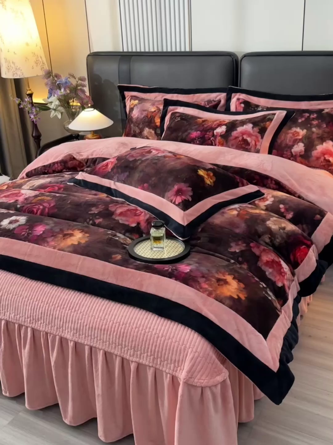 91家纺网 家纺一手货源 找家纺 馨梦缘 2025新款牛奶绒数码印花四件套 百花齐放-桔