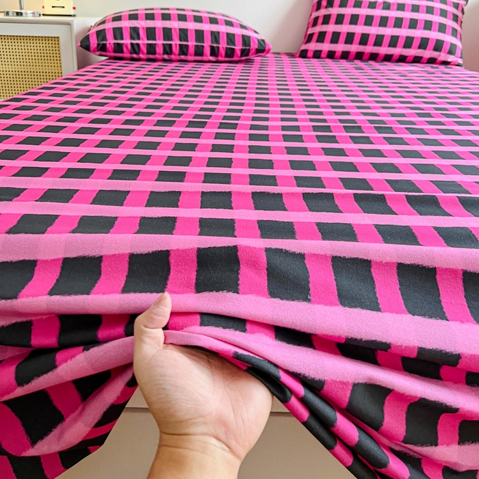 91家纺网 家纺一手货源 找家纺 感遇 2025新款全棉磨毛A类床单床笠三件套 玫红格