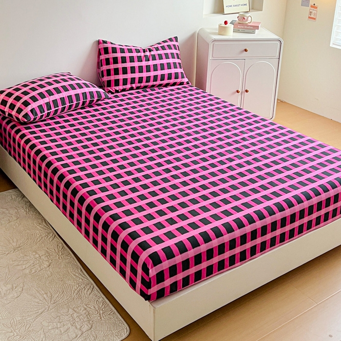 91家纺网 家纺一手货源 找家纺 感遇 2025新款全棉磨毛A类床单床笠三件套 玫红格