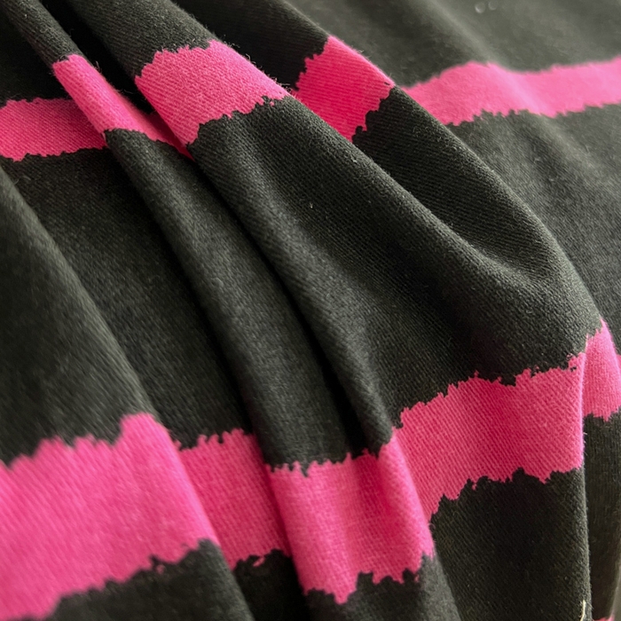 91家纺网 家纺一手货源 找家纺 感遇 2025新款全棉磨毛A类床单床笠三件套 玫红条纹