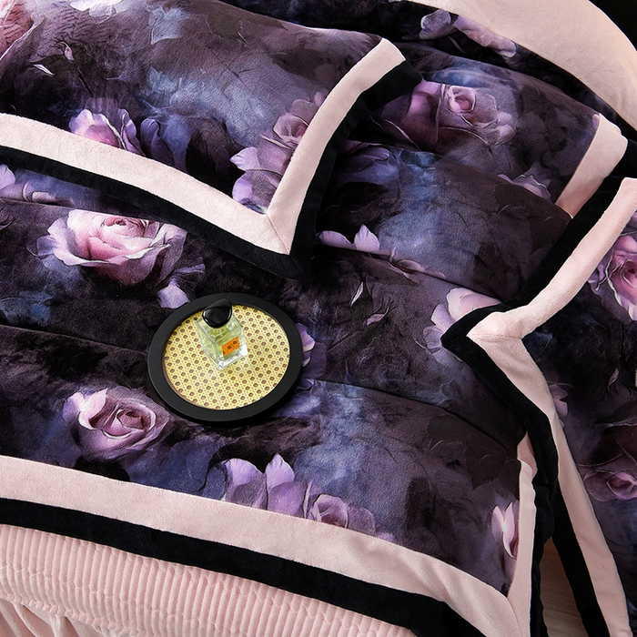 91家纺网 家纺一手货源 找家纺 馨梦缘 2025新款牛奶绒数码印花四件套 玫瑰时光-紫