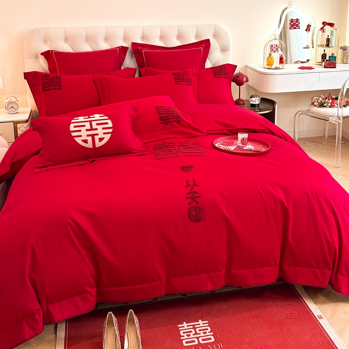 91家纺网 家纺一手货源 找家纺 置顶家纺 2025新款亲肤刺绣婚庆磨毛四件套 囍从天降-大红