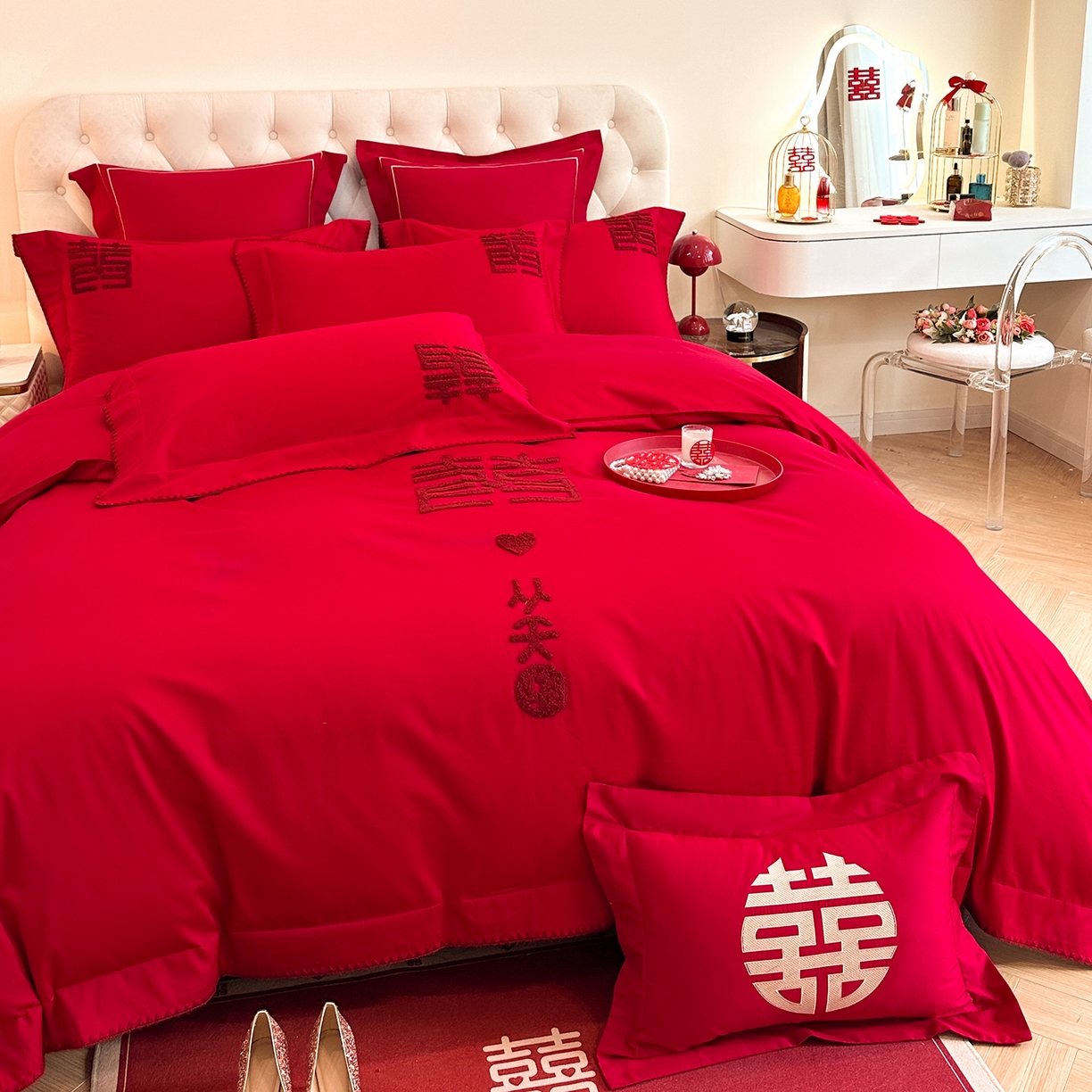 91家纺网 家纺一手货源 找家纺 置顶家纺 2025新款亲肤刺绣婚庆磨毛四件套 囍从天降-大红