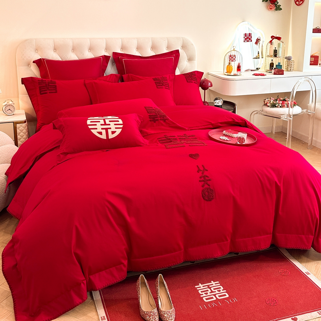 91家纺网 家纺一手货源 找家纺 置顶家纺 2025新款亲肤刺绣婚庆磨毛四件套 囍从天降-大红