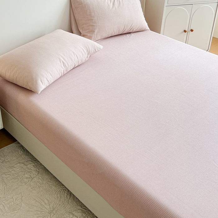 91家纺网 家纺一手货源 找家纺 感遇 2025新款全棉磨毛A类床单床笠三件套 细条粉