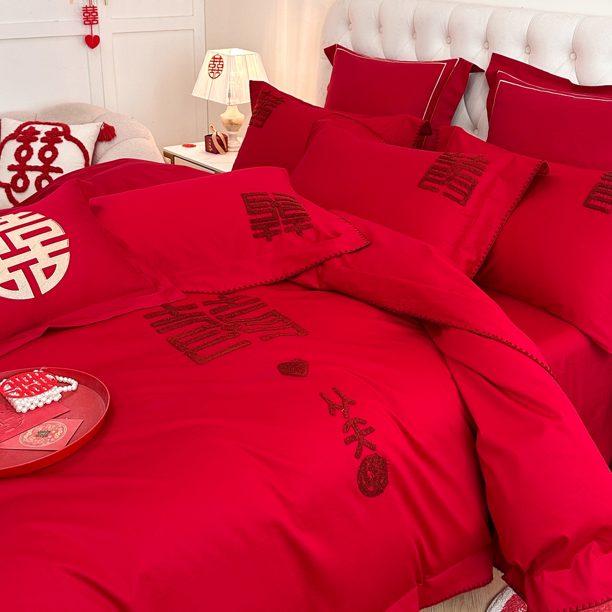 91家纺网 家纺一手货源 找家纺 置顶家纺 2025新款亲肤刺绣婚庆磨毛四件套 囍从天降-大红