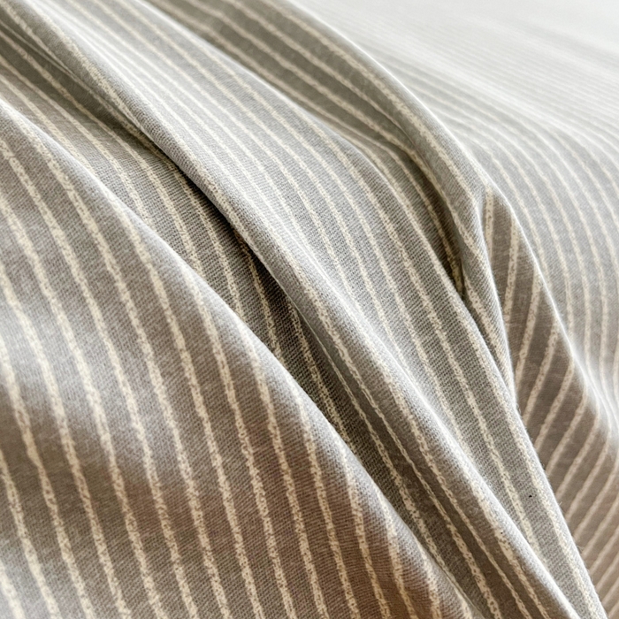 91家纺网 家纺一手货源 找家纺 感遇 2025新款全棉磨毛A类床单床笠三件套 细条灰