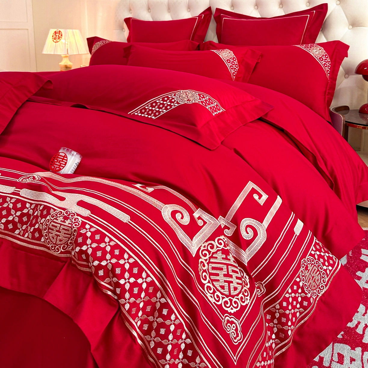 91家纺网 家纺一手货源 找家纺 置顶家纺 2025新款亲肤刺绣婚庆磨毛四件套 囍结良缘-大红