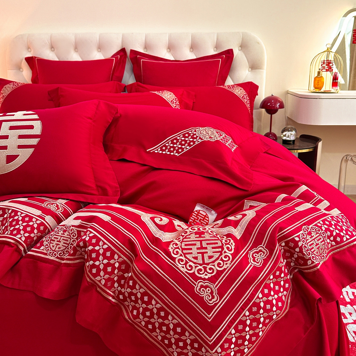 91家纺网 家纺一手货源 找家纺 置顶家纺 2025新款亲肤刺绣婚庆磨毛四件套 囍结良缘-大红