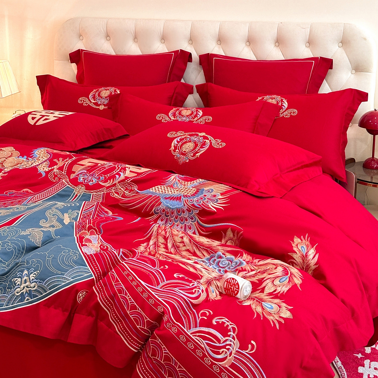 91家纺网 家纺一手货源 找家纺 置顶家纺 2025新款亲肤刺绣婚庆磨毛四件套 祥云瑞彩-大红