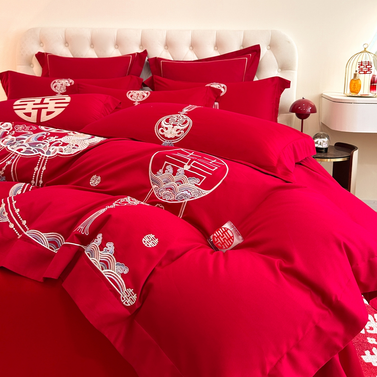 91家纺网 家纺一手货源 找家纺 置顶家纺 2025新款亲肤刺绣婚庆磨毛四件套 招财龙凤-大红