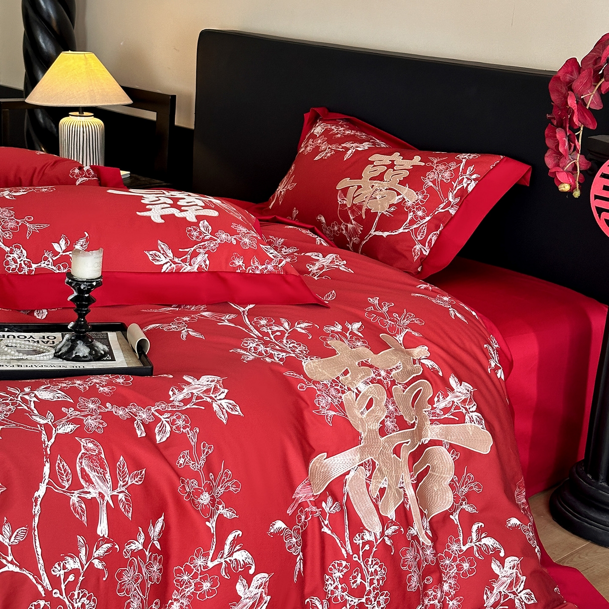 91家纺网 家纺一手货源 找家纺 置顶家纺 2025新款数码印花亲肤婚庆绣花四件套-大囍-暴富 大囍-暴富-大红