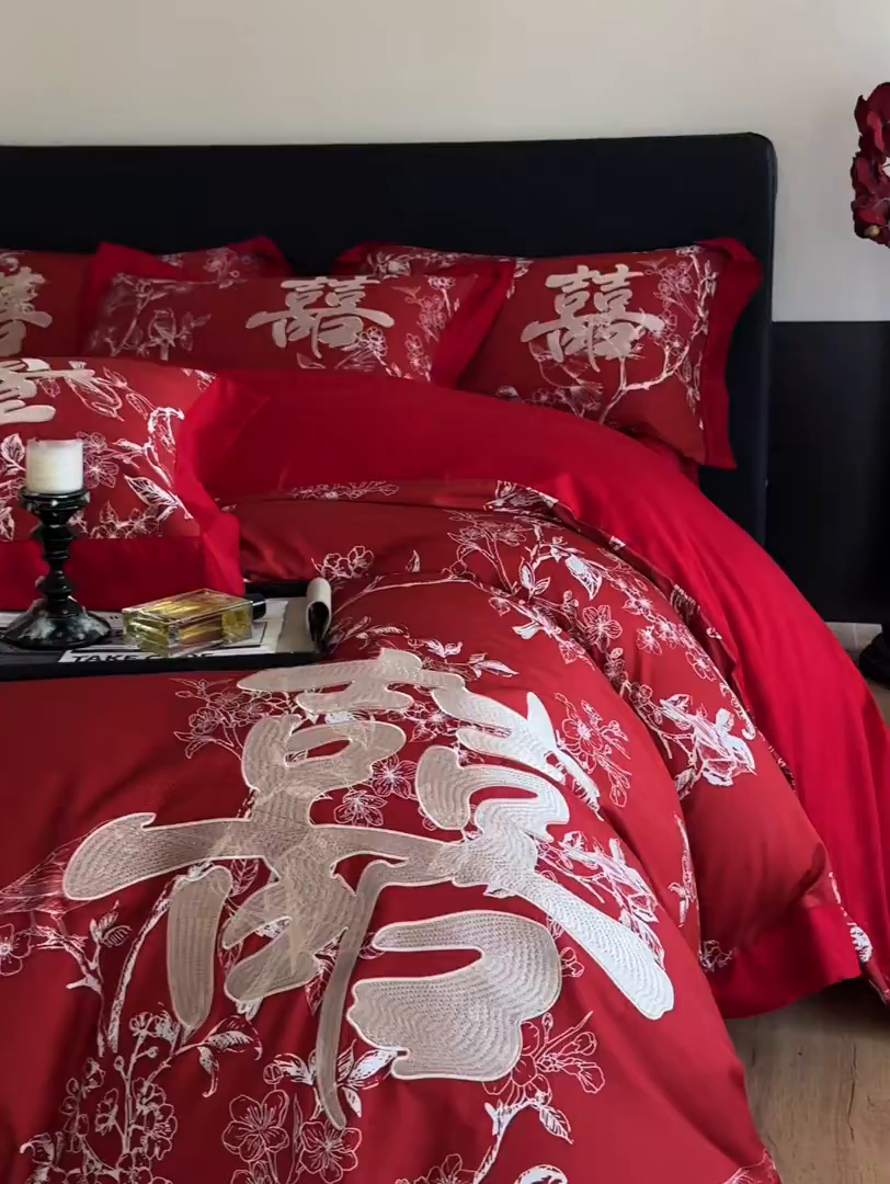 91家纺网 家纺一手货源 找家纺 置顶家纺 2025新款数码印花亲肤婚庆绣花四件套-大囍-暴富 大囍-暴富-大红