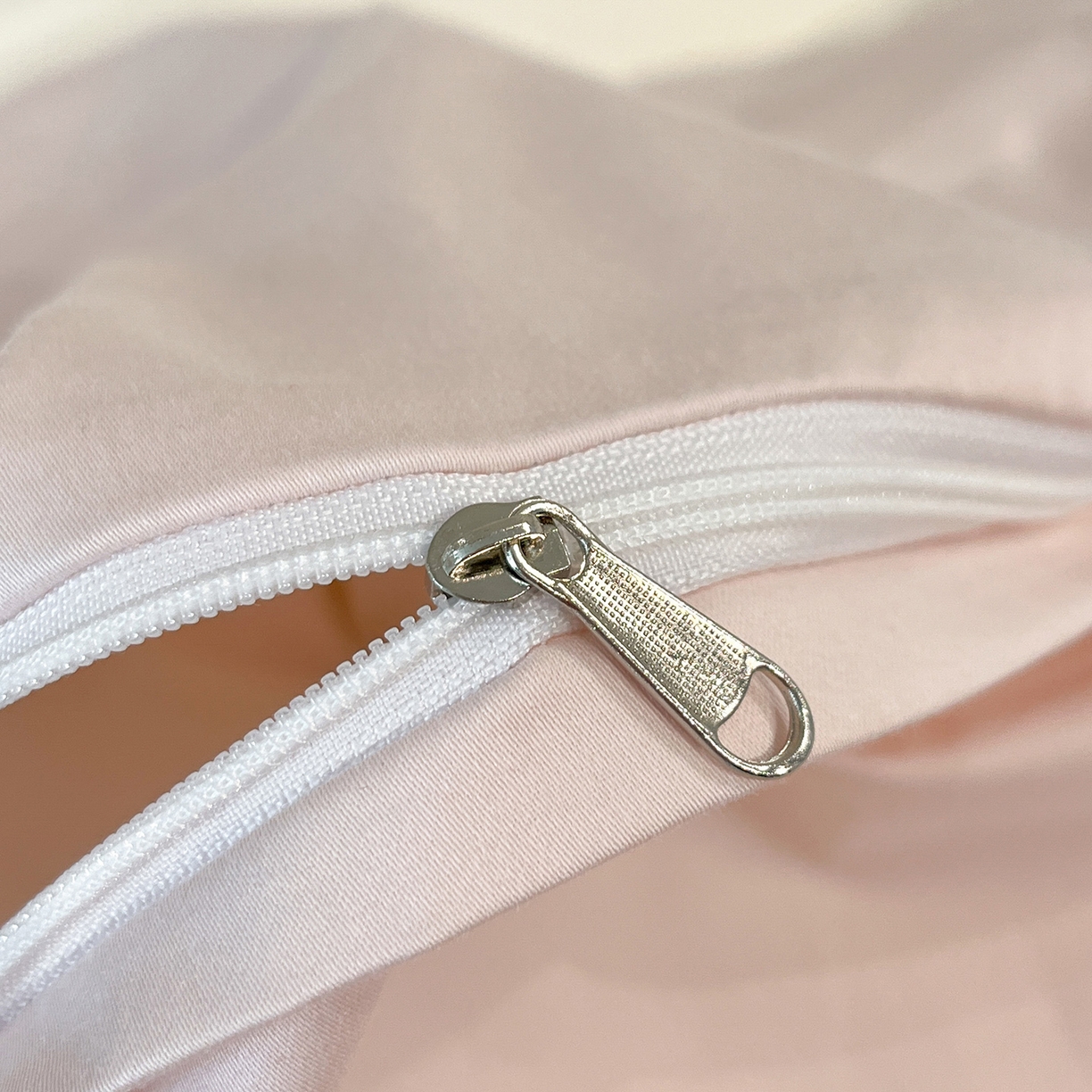 91家纺网 家纺一手货源 找家纺 置顶家纺 2025新款亲肤拼接刺绣四件套-一路繁花 一路繁花-白+粉