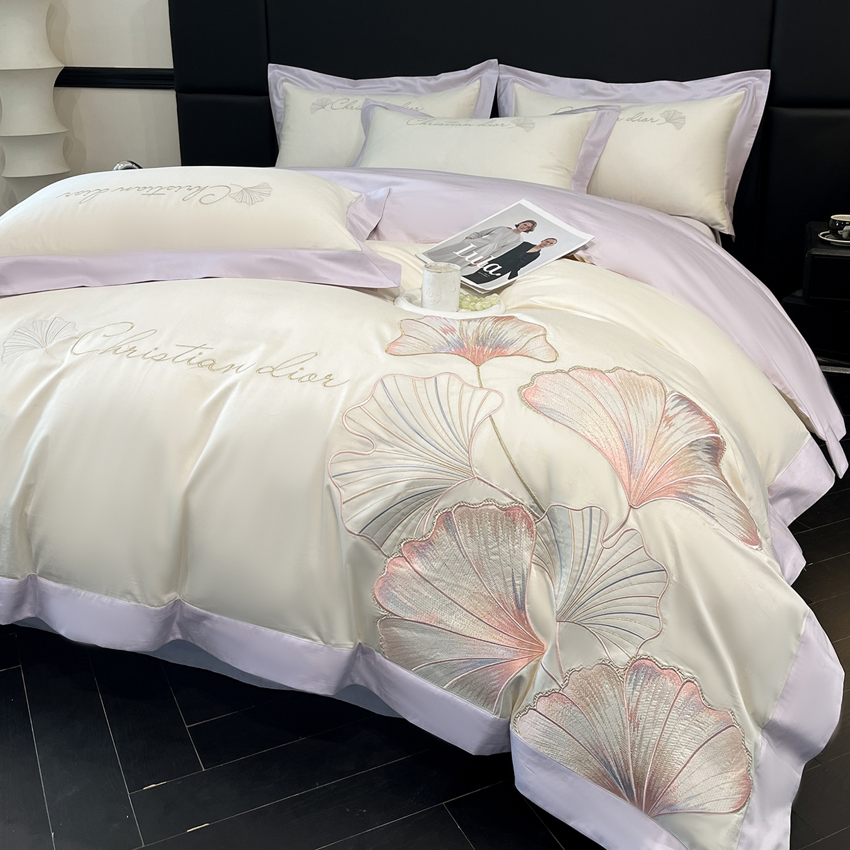 91家纺网 家纺一手货源 找家纺 置顶家纺 2025新款亲肤拼接刺绣四件套-一路繁花 一路繁花-白+香芋紫