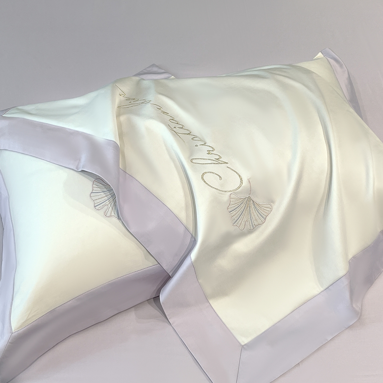 91家纺网 家纺一手货源 找家纺 置顶家纺 2025新款亲肤拼接刺绣四件套-一路繁花 一路繁花-白+香芋紫