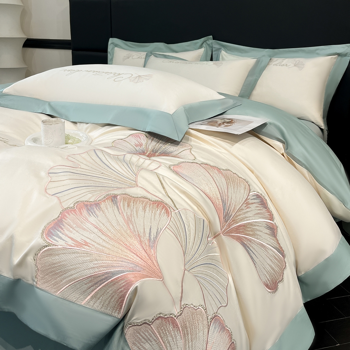 91家纺网 家纺一手货源 找家纺 置顶家纺 2025新款亲肤拼接刺绣四件套-一路繁花 一路繁花-白+繁星蓝