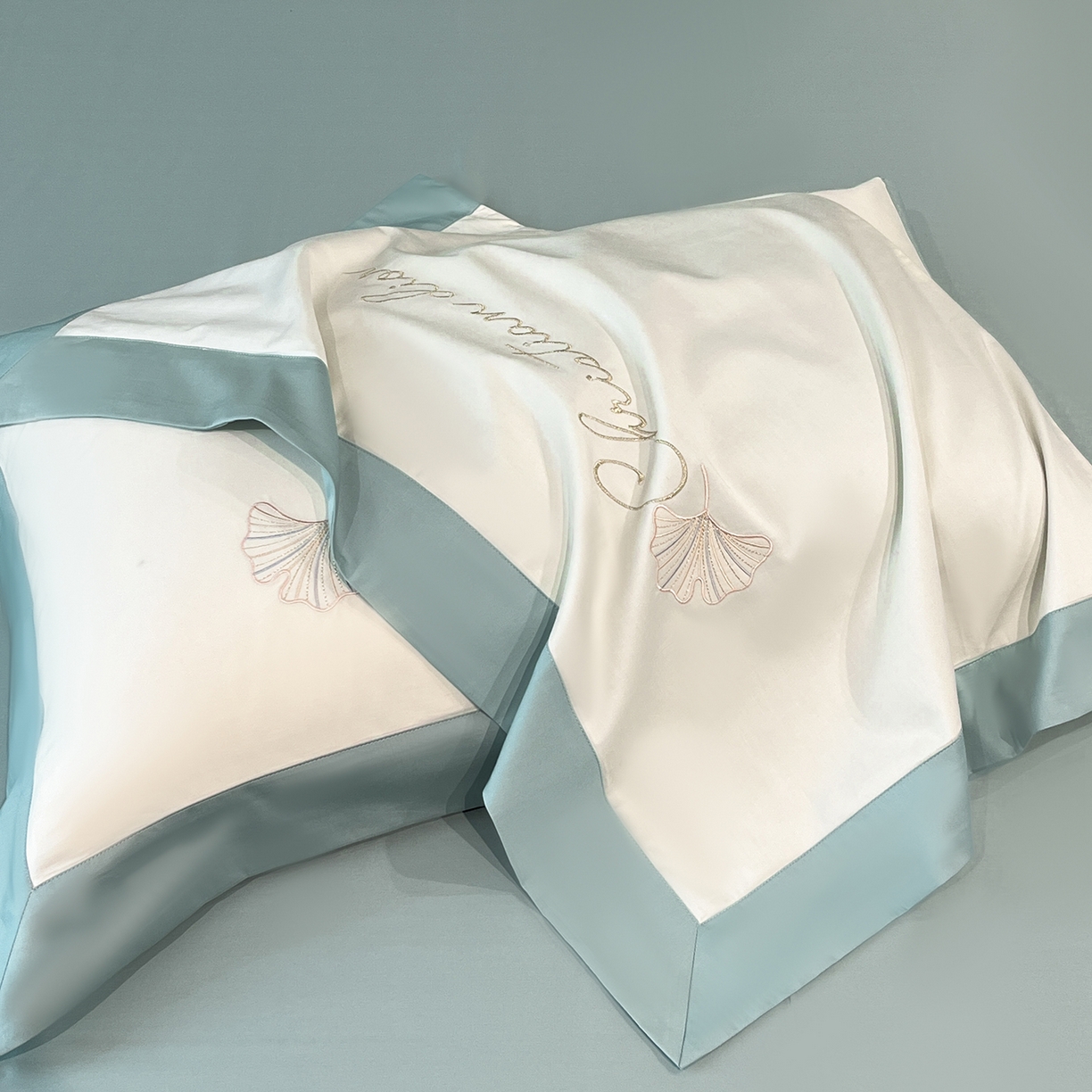 91家纺网 家纺一手货源 找家纺 置顶家纺 2025新款亲肤拼接刺绣四件套-一路繁花 一路繁花-白+繁星蓝