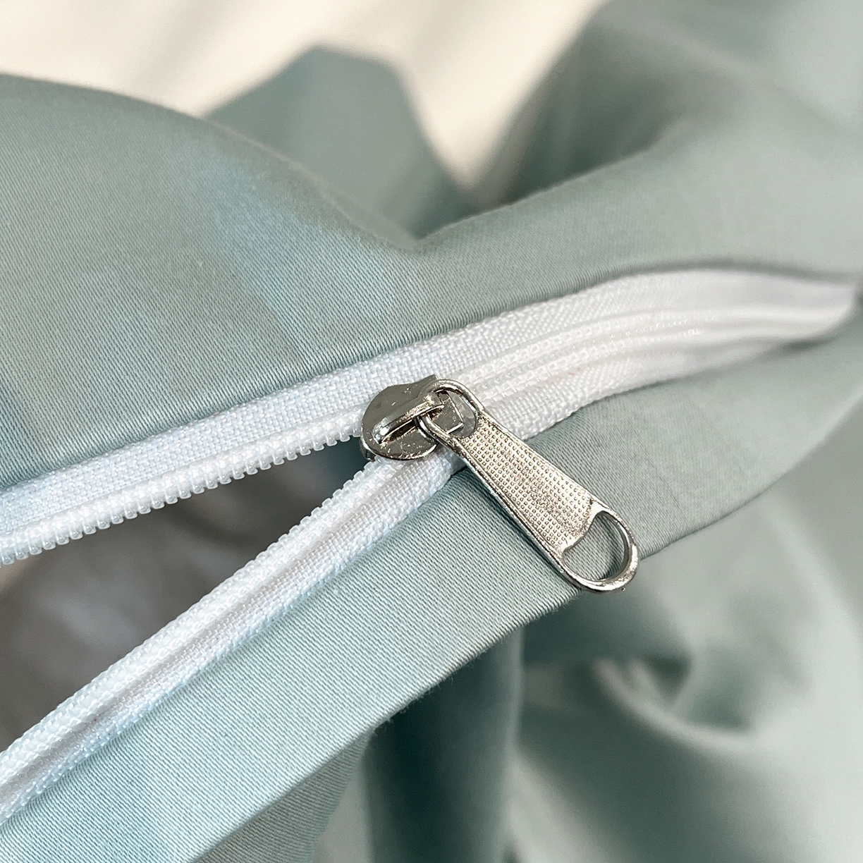 91家纺网 家纺一手货源 找家纺 置顶家纺 2025新款亲肤拼接刺绣四件套-一路繁花 一路繁花-白+繁星蓝