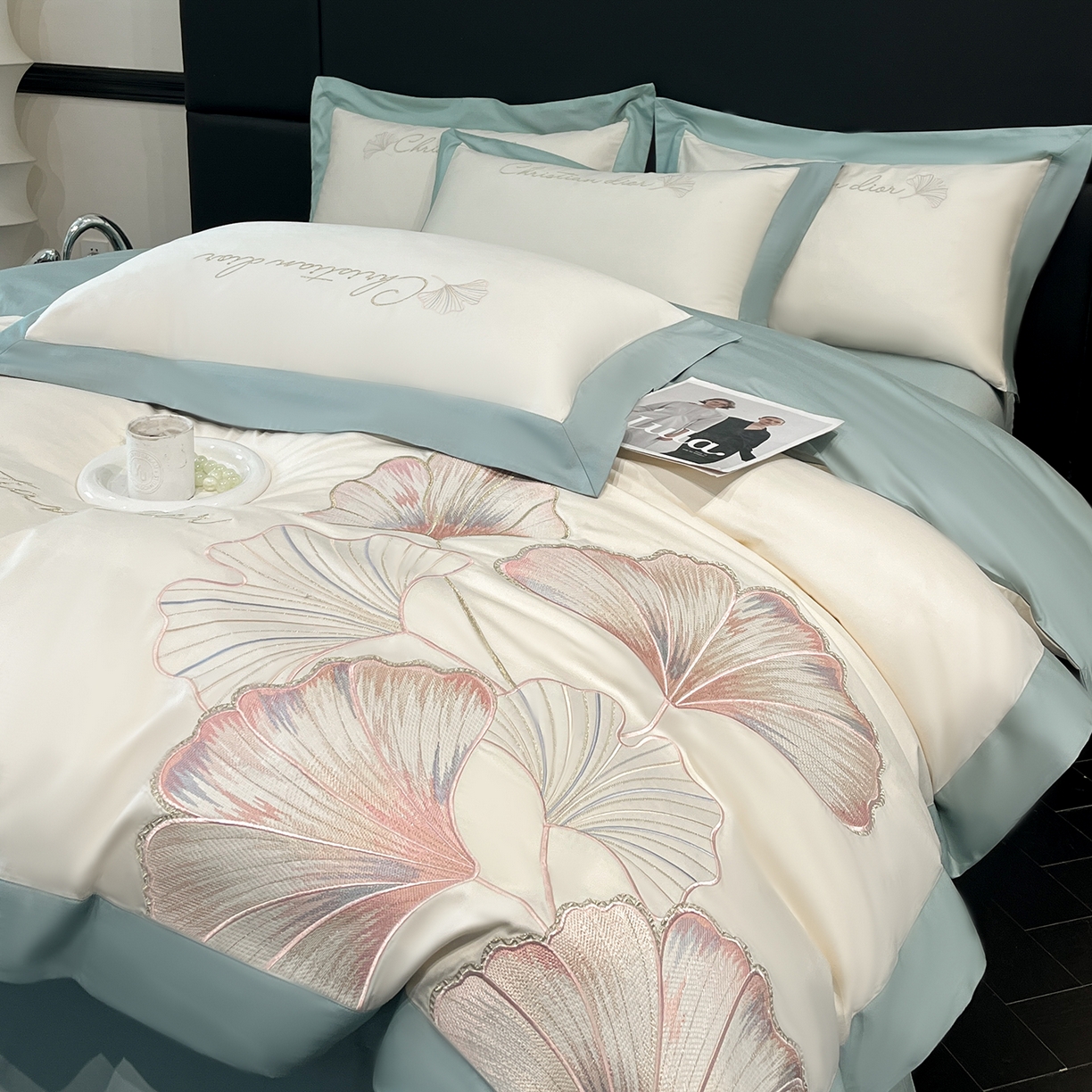 91家纺网 家纺一手货源 找家纺 置顶家纺 2025新款亲肤拼接刺绣四件套-一路繁花 一路繁花-白+繁星蓝