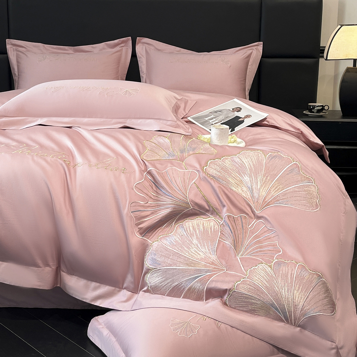 91家纺网 家纺一手货源 找家纺 置顶家纺 2025新款亲肤拼接刺绣四件套-一路繁花 一路繁花-浅豆沙