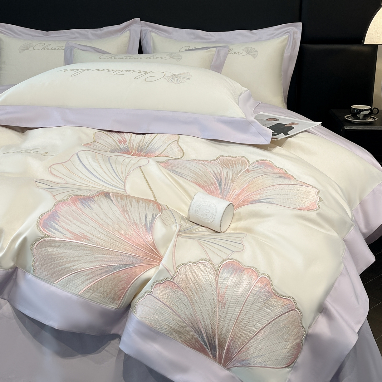 91家纺网 家纺一手货源 找家纺 置顶家纺 2025新款亲肤拼接刺绣四件套-一路繁花 一路繁花-白+香芋紫