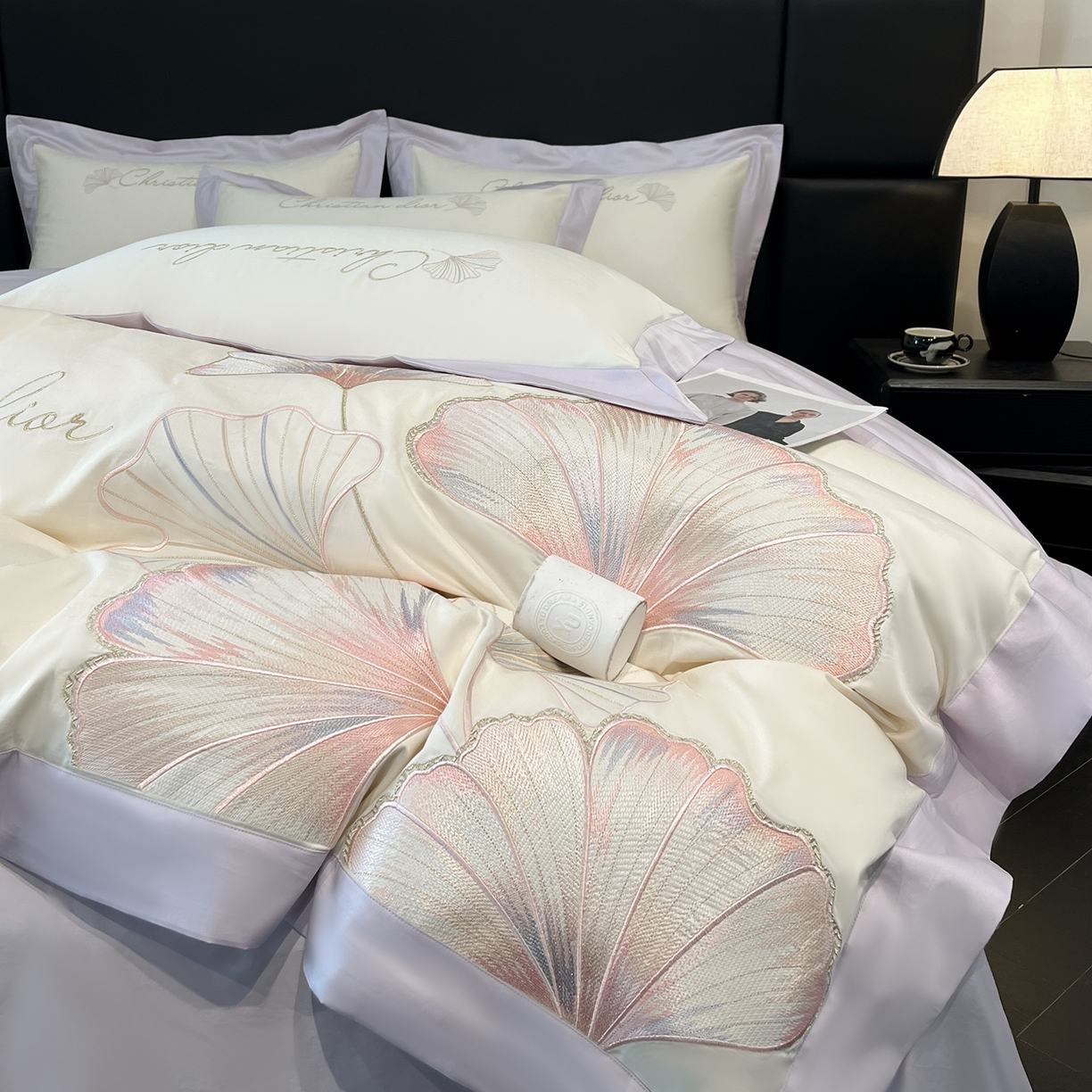 91家纺网 家纺一手货源 找家纺 置顶家纺 2025新款亲肤拼接刺绣四件套-一路繁花 一路繁花-白+香芋紫