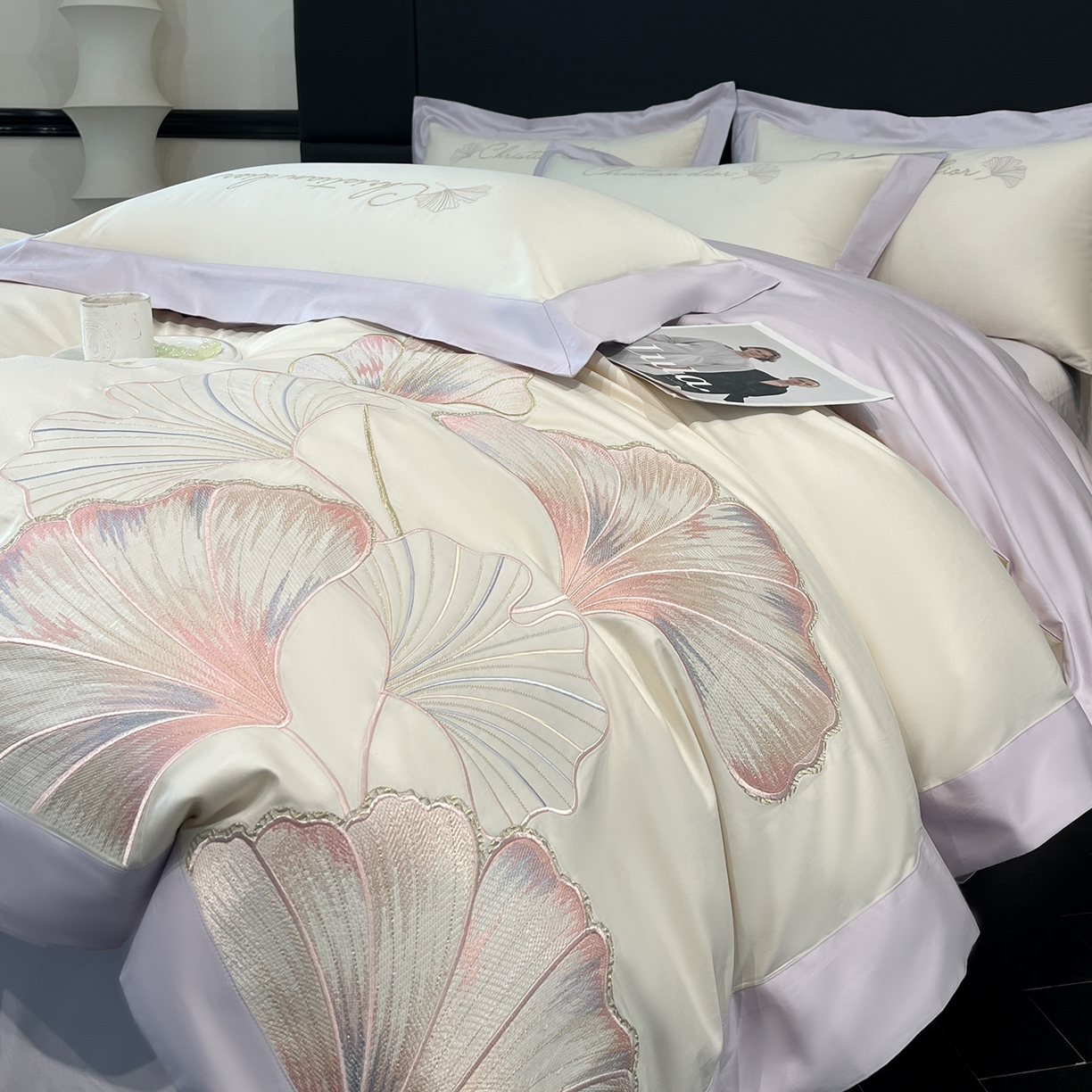 91家纺网 家纺一手货源 找家纺 置顶家纺 2025新款亲肤拼接刺绣四件套-一路繁花 一路繁花-白+香芋紫