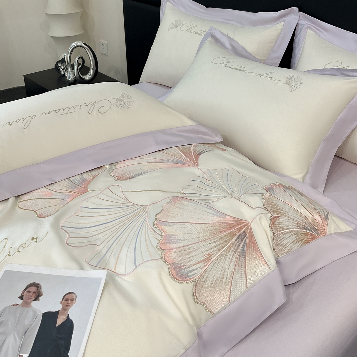 91家纺网 家纺一手货源 找家纺 置顶家纺 2025新款亲肤拼接刺绣四件套-一路繁花 一路繁花-白+香芋紫